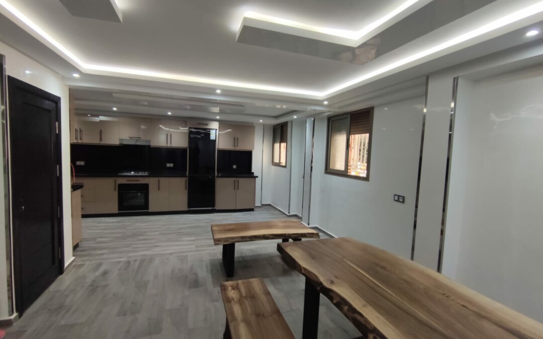 Duplex vide 3 chambres en résidence sécurisée à Bouaakkaz (5 minutes de l&rsquo;aéroport)