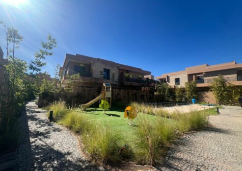 *Villa R+1 avec sous sol de 4 chambres en résidence à Cherifia (Marrakech)