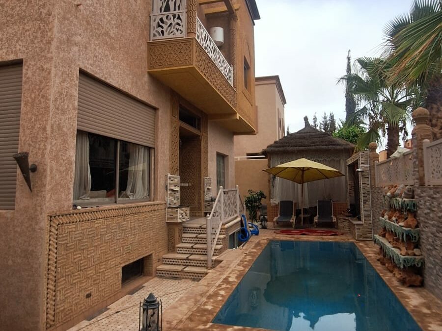 *Villa 6 chambres 200m à route d&rsquo;Essaouira (Marrakech)
