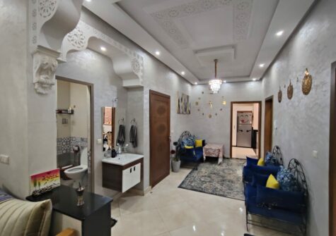 *Immeuble entier avec 2 appartements composés de 2 chambres + 1 magasin à Route d&rsquo;Essaouira