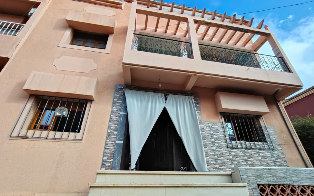 *Villa jumelée titrée semi-finie 9 chambres à Massira 3