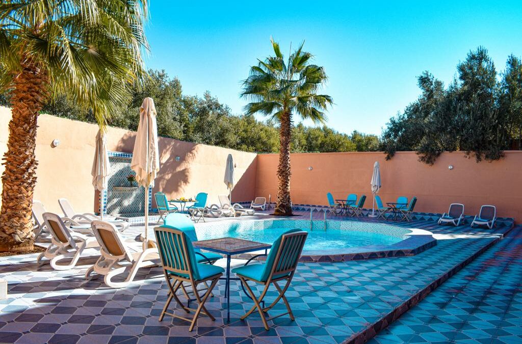 Auberge titrée 7 chambres avec piscine (fond de commerce + local + autorisation pour auberge)