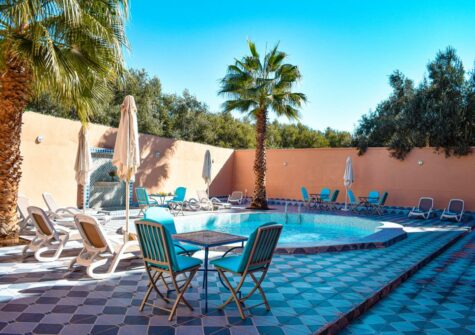 Auberge titrée 7 chambres avec piscine (fond de commerce + local + autorisation pour auberge)