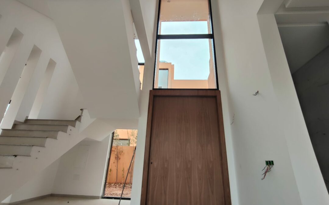 *Villa haut standing R+1 moderne 4 suites en résidence sécurisée à route d&rsquo;Amizmiz km 14