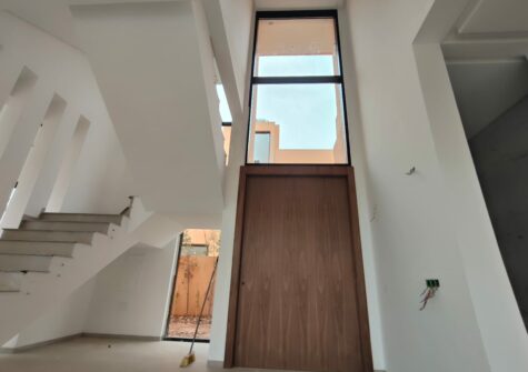 *Villa haut standing R+1 moderne 4 suites en résidence sécurisée à route d&rsquo;Amizmiz km 14