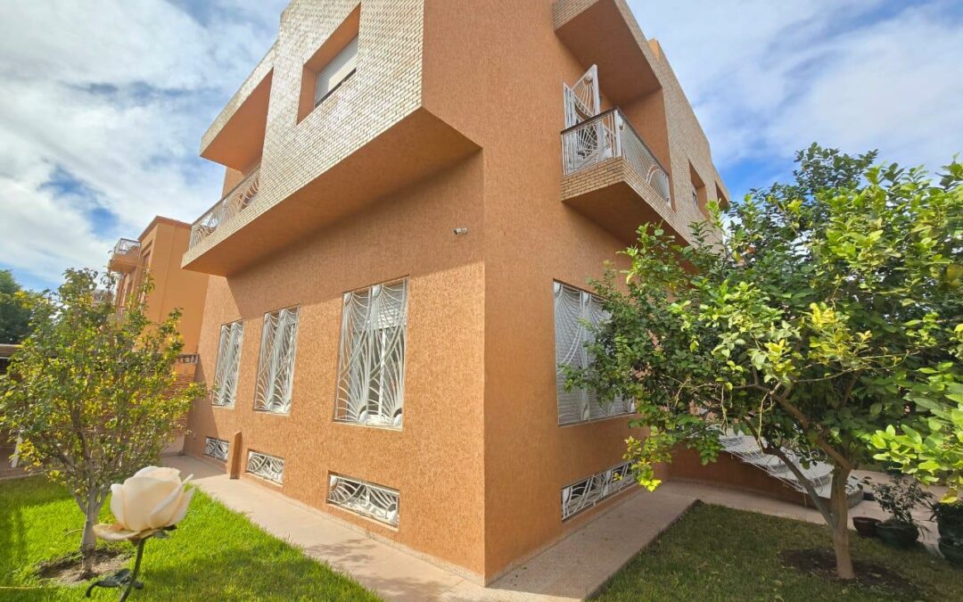 Villa isolée 5 chambres R+1 sur 2 façades sans piscine (possibilité de la faire) à côté du Quick à Targa