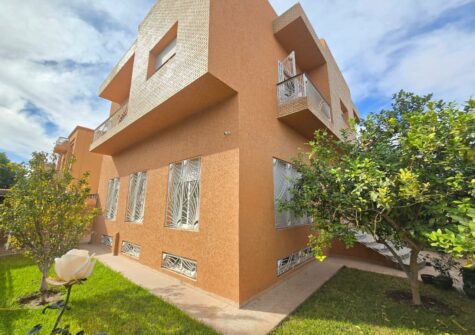 Villa isolée 5 chambres R+1 sur 2 façades sans piscine (possibilité de la faire) à côté du Quick à Targa