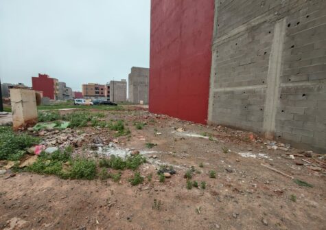 *Terrain titré 94m2 pour maison R+2 avec 2 façades sur route Amizmiz km7 (Marrakech)