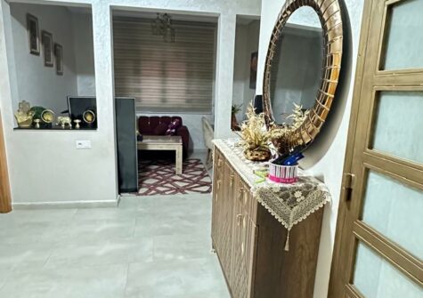 Appartement meublé 2 chambres en maison R+2 à Azzouzia