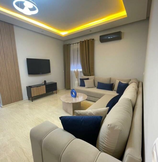 Appartement meublé 2 chambres en résidence sécurisée avec piscine et jardin à route de Targa (5min de Carrefour)