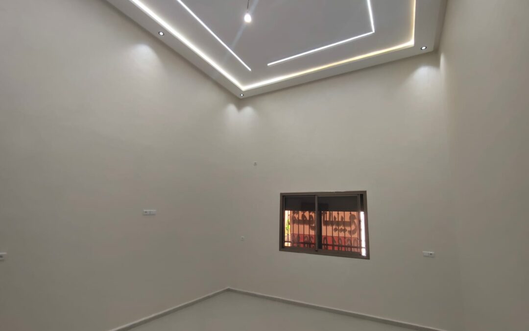 *Duplex moderne 3 chambres en immeuble neuf et calme à route de Targa