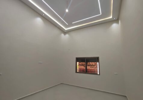 *Duplex moderne 3 chambres en immeuble neuf et calme à route de Targa