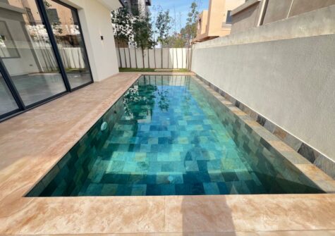 Villa 500m2 4 suites avec terrasse en résidence haut standing à Cherifia