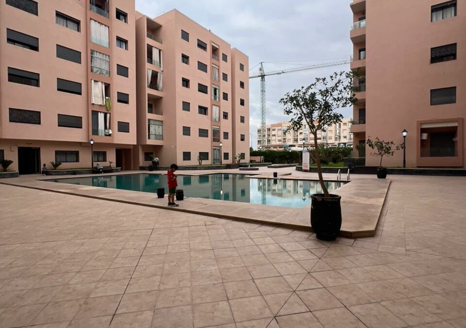 Appartement meublé 2 chambres en résidence sécurisée avec piscine et salle de sport à Mabrouka