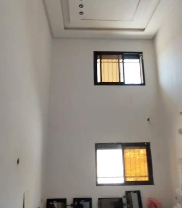 *Duplex vide 2 chambres en immeuble neuf à route de Targa