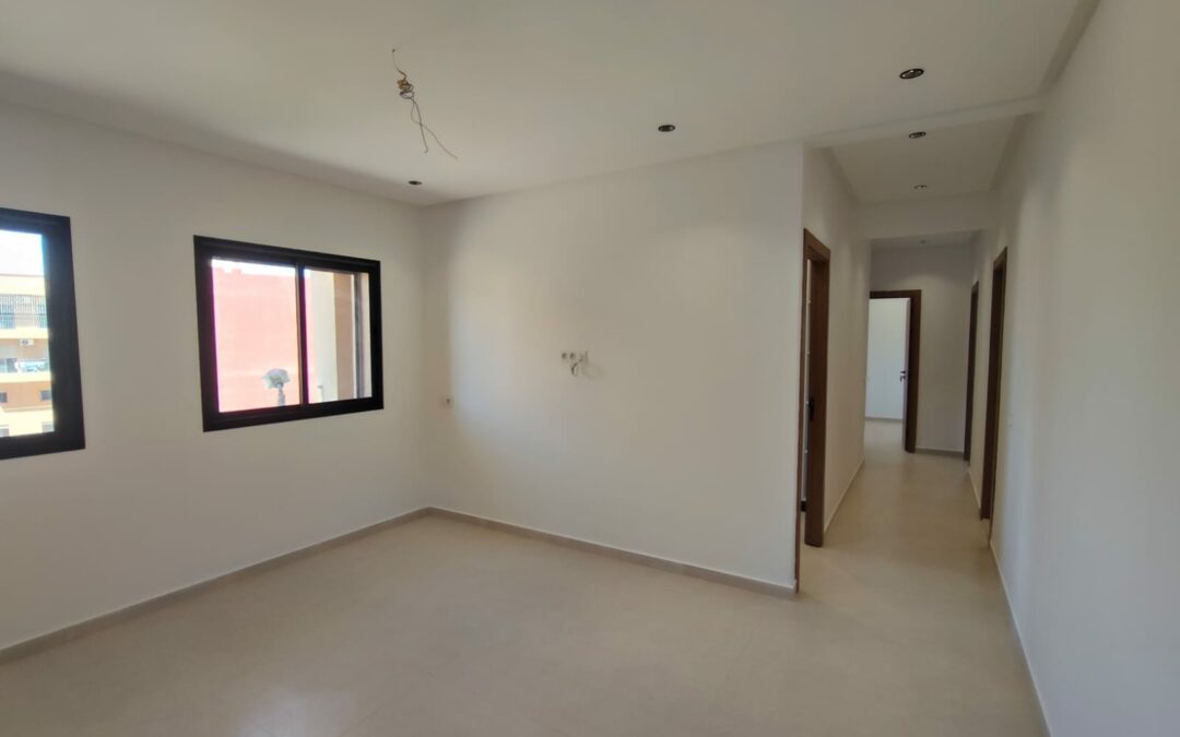 *Appartement vide 3 chambres en immeuble neuf à route de Targa