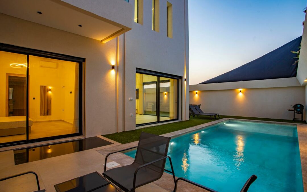 Villa meublée 5 suites en résidence sécurisée avec piscine à route d&rsquo;Amizmiz km9