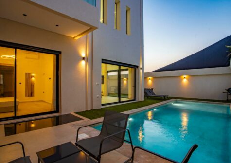 Villa meublée 5 suites en résidence sécurisée avec piscine à route d&rsquo;Amizmiz km9