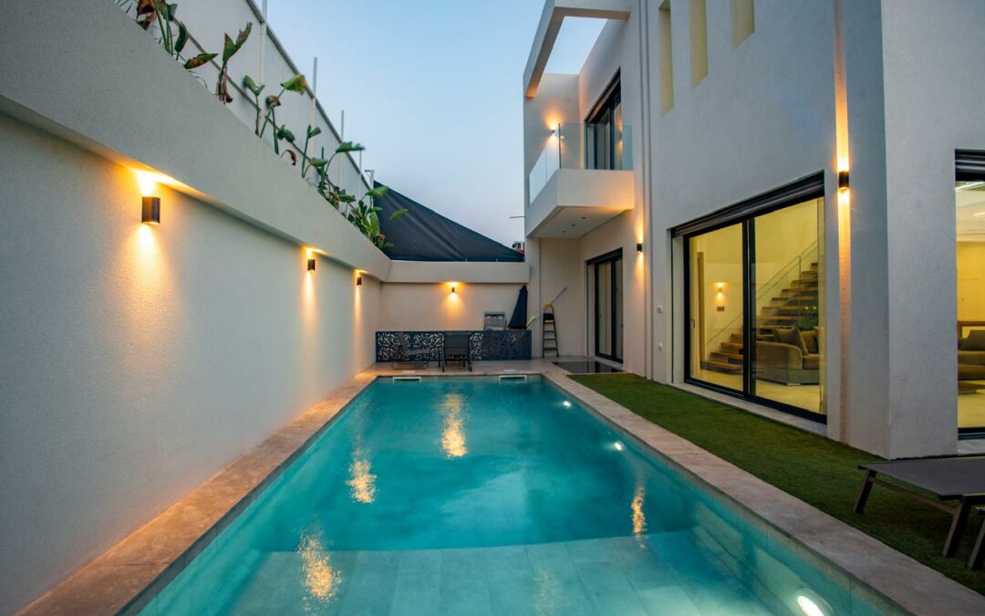 Villa meublée 5 suites en résidence sécurisée avec piscine à route d&rsquo;Amizmiz km9