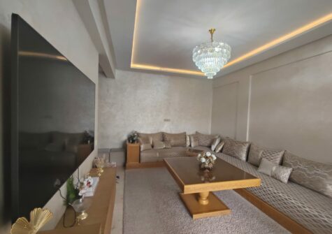 *Appartement vide 3 chambres en résidence sécurisée avec piscine et jardin à Targa