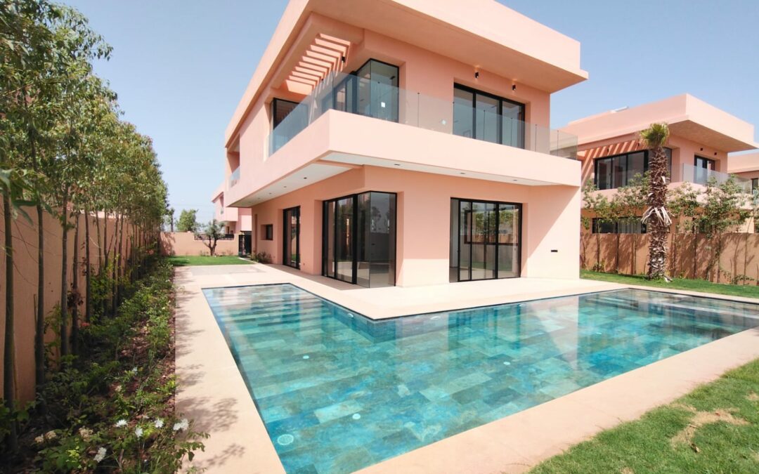 Villa haut standing R+1 moderne 4 suites en résidence sécurisée avec piscine privée avec jacuzzi à route d&rsquo;Amizmiz km 14