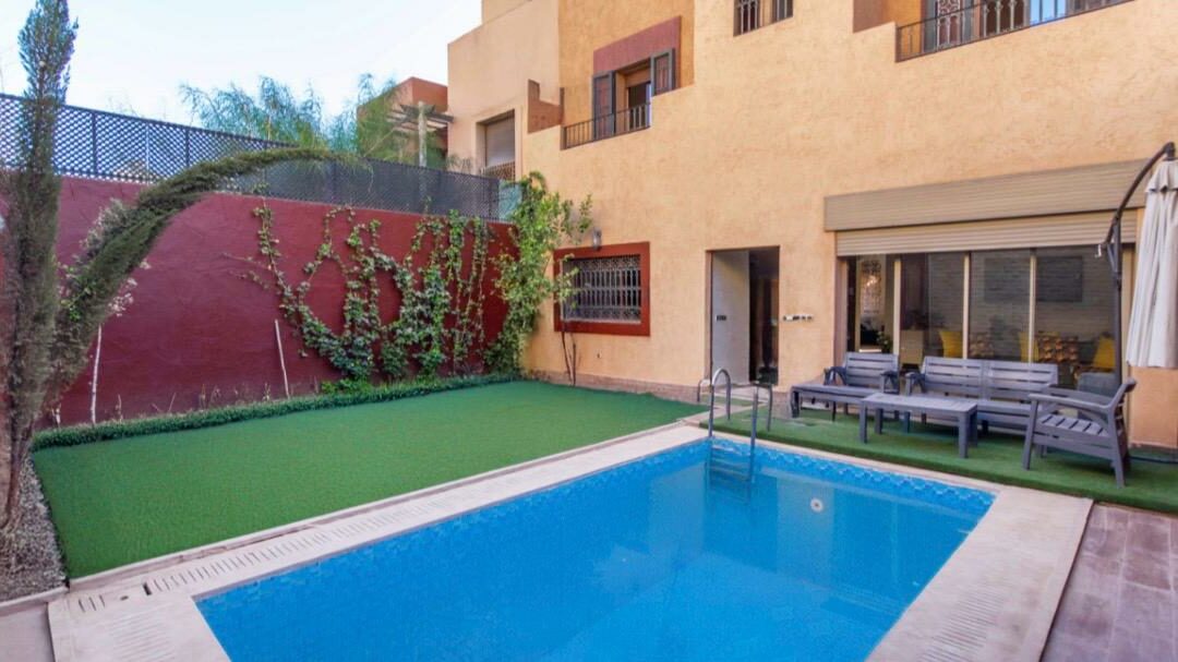 Villa meublée 4 chambres en quartier résidentiel avec piscine à Targa (5min de Carrefour)