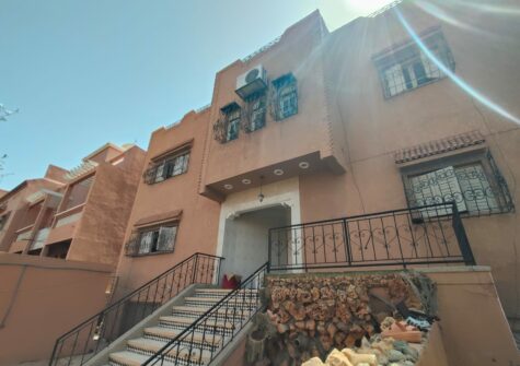 *Maison familiale vide 8 chambres avec local commercial à route de Casablanca