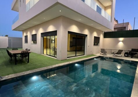 Villa moderne meublée 5 chambres en résidence sécurisée avec piscine chauffée privée à route d&rsquo;Amizmiz km9