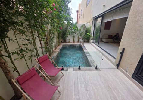 Villa meublée 4 suites avec piscine privée à route d&rsquo;Amizmiz km8