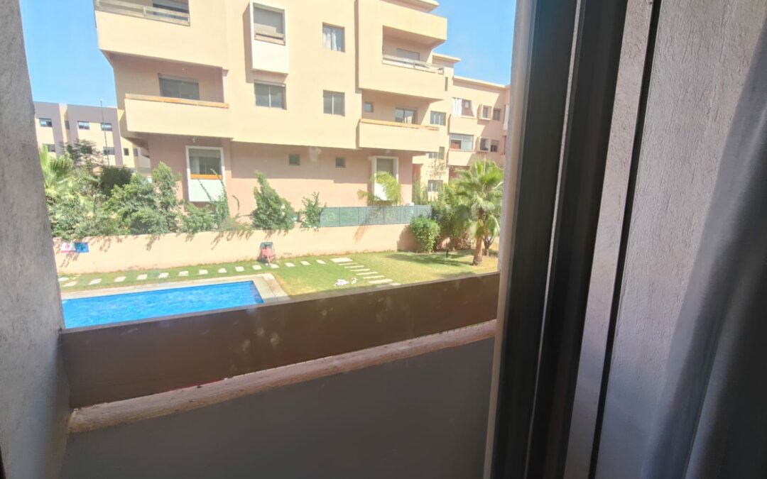 Duplex meublé 3 chambres en résidence sécurisée avec piscine et jardin à route de Targa