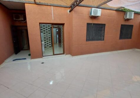 Appartement vide 2 chambres en résidence à route de Casa