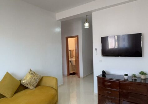 Appartement rénové et meublé 2 chambres en résidence sécurisée à route de Casa