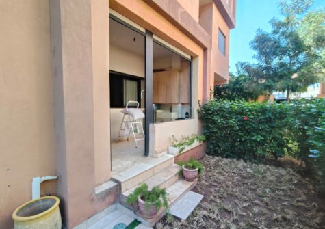 *Appartement meublé 2 chambres rez de jardin en résidence sécurisée avec piscine à Targa