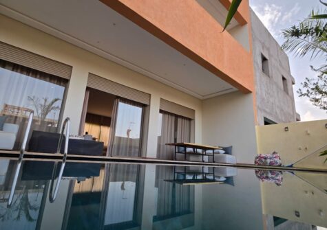 Villa en bande meublée 3 suites avec piscine à route de Tahanaout km7